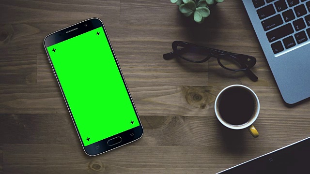 黑色智能手机与色度键绿色屏幕视频素材