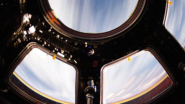 行星地球快速运动时间从国际空间站的冲天炉视频下载