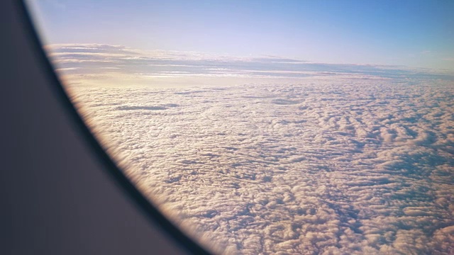鸟瞰图从飞机窗口视频素材