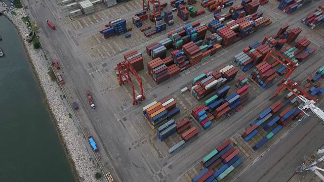 航拍海港的集装箱视频素材