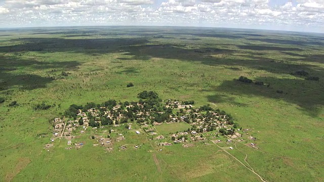刚果:草区村庄视频素材