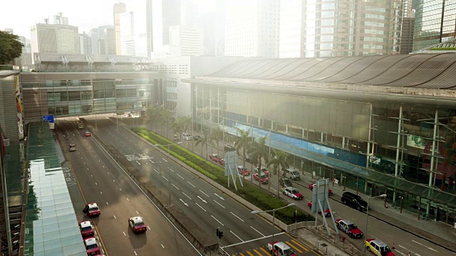 时光流逝，夕阳落在香港中环商业区视频下载