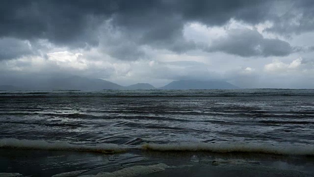 丁格尔半岛上的英寸海滩在坏天气视频下载