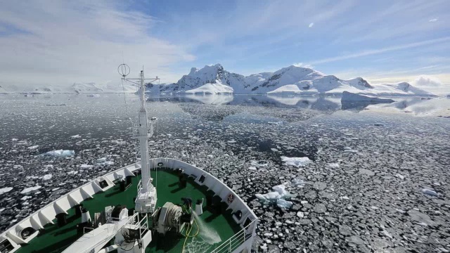 南极运输船和海岸视频下载