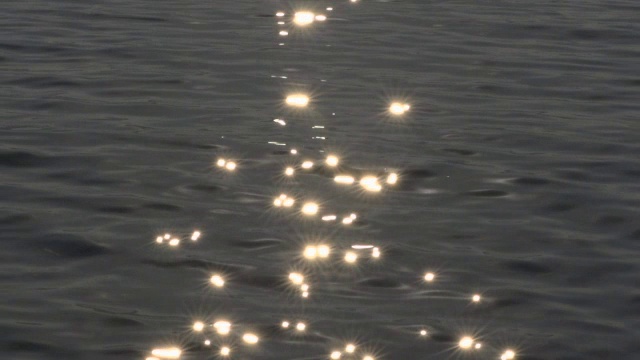 阳光在水面上视频下载
