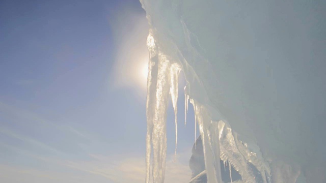 融化的北极冰柱视频素材