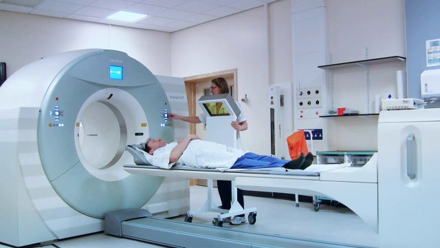 正在进行PET-CT扫描的病人视频下载