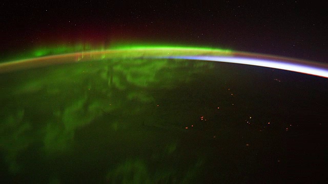 国际空间站的行星地球:从北达科他到魁北克的宇宙飞船夜景视频下载