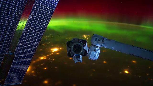 国际空间站拍摄的地球:太平洋上的北极光。图像中的加拿大武器视频素材