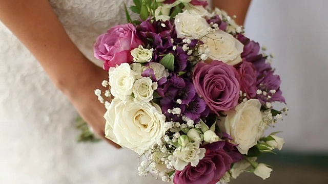 色彩斑斓的新娘花束视频素材