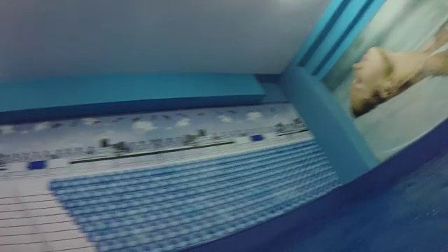 游泳者的角度视频下载