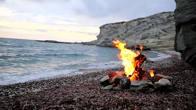夏日篝火和海滩视频下载