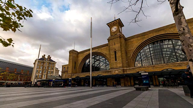 伦敦-国王十字车站在尖峰时刻的时间推移视频下载