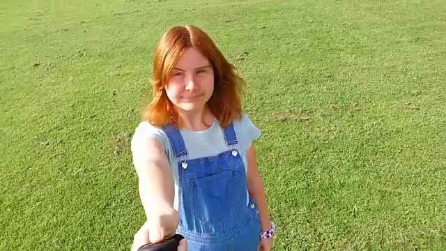 少女在公园自拍视频下载