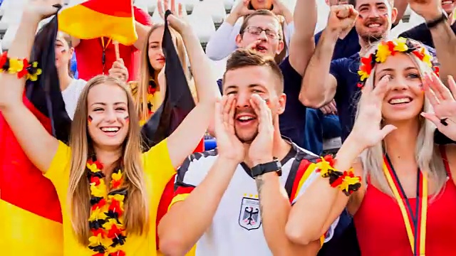 德国球迷在足球场欢呼视频下载