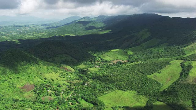 多米尼加共和国:山谷和山脉视频下载