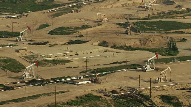 美国加州:近距离观察石油开采商视频下载