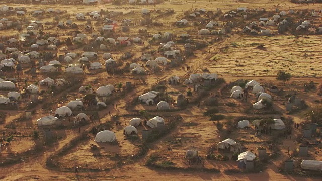 肯尼亚，达巴布:伊福营地鸟瞰图视频下载