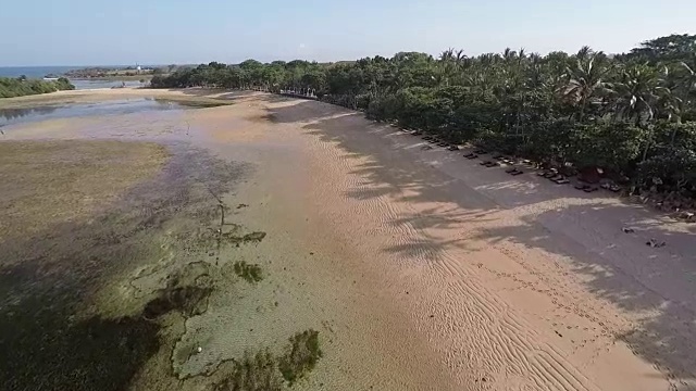 努沙杜瓦海滩和一艘帆船视频下载