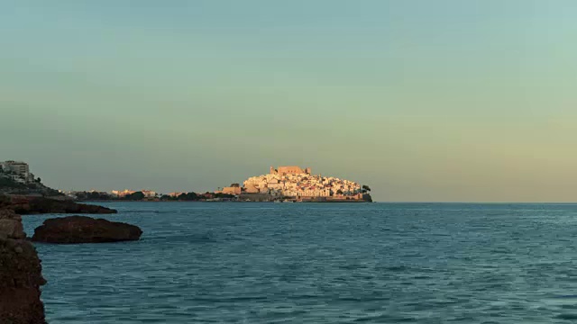 位于地中海沿岸的潘尼斯科拉市视频素材