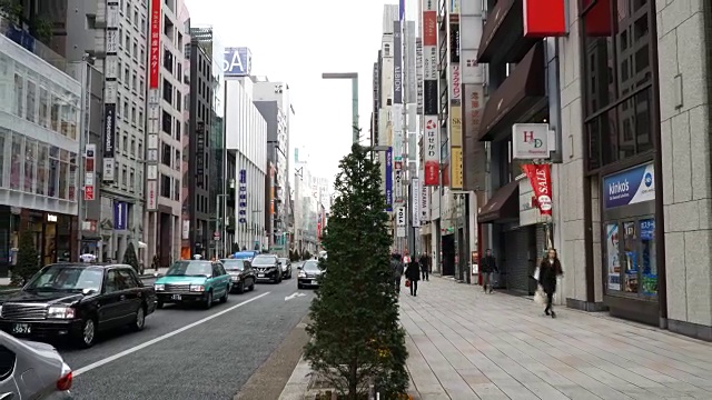 日本东京银座，超高清的交通和拥挤的人群视频素材