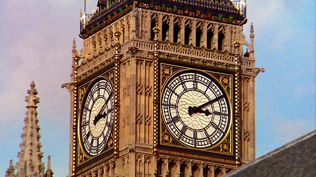 从大本钟的特写到国会大厦/伦敦的中景视频下载