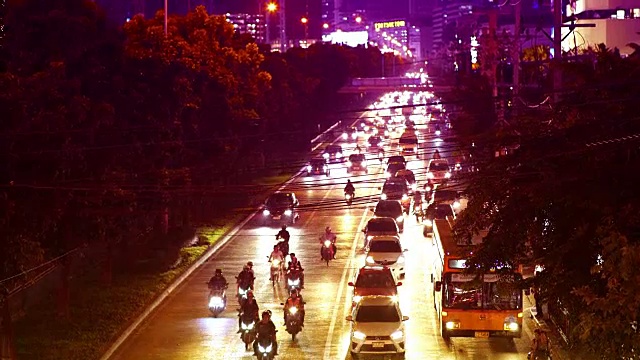 泰国曼谷夜间的交通状况视频素材