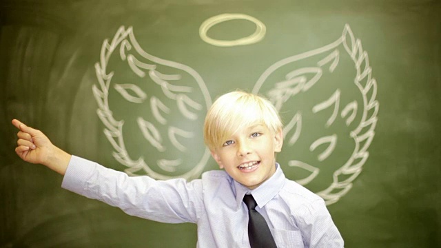男孩商人基督教天使翅膀和光环或资本家风险资本家金融家视频下载