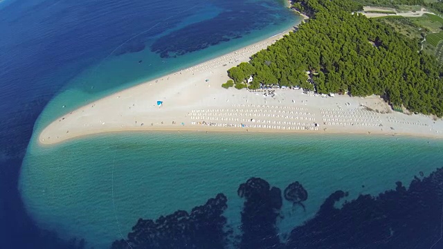 克罗地亚达尔马提亚，波尔，布拉克岛，兹拉特尼鼠滩，无人机拍摄视频下载