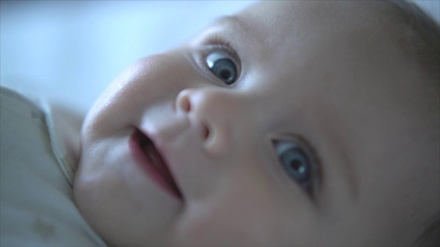 ECU SM婴儿微笑头像视频素材