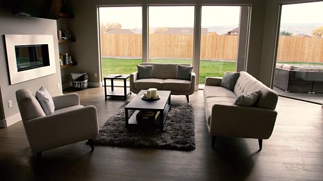 新房子里的现代客厅视频下载
