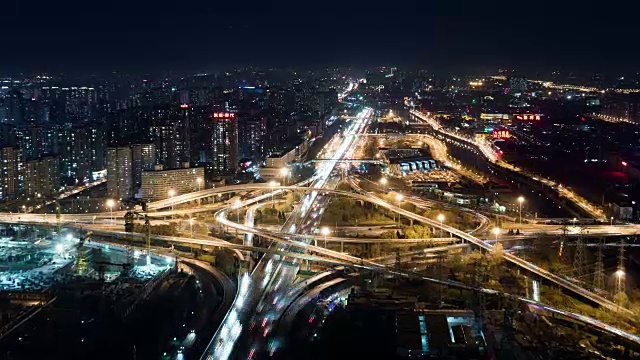 T/L WS HA ZI鸟瞰图繁忙的北京立交桥的夜晚视频素材