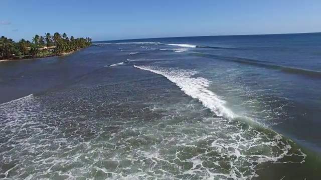 一个神秘的夏威夷冲浪休息。视频素材