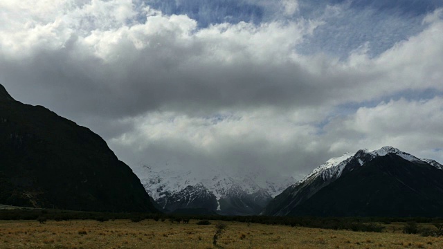 新西兰的库克山被云遮住了视频素材
