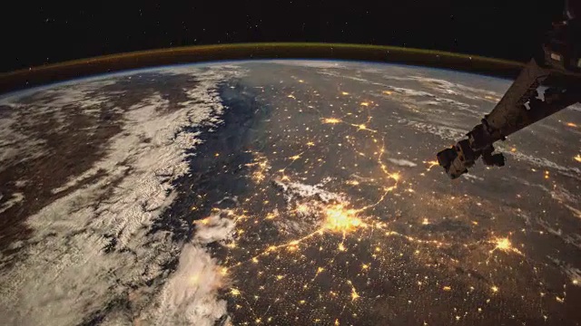 印度北部夜晚的灯光:从国际空间站看到的地球视频素材