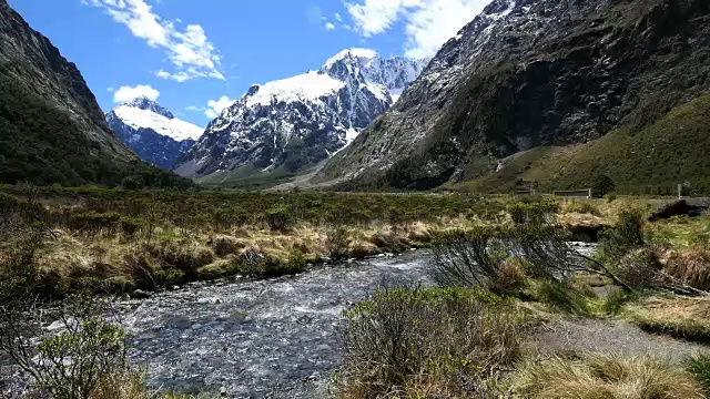 新西兰峡湾的河流和积雪视频素材