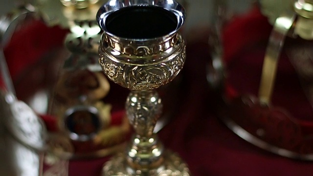 东正教教堂里的红酒视频素材