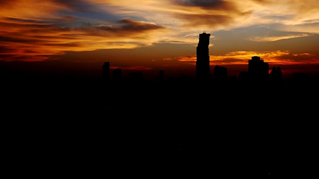 时间流逝摩天楼日出在大城市市中心，曼谷视频下载