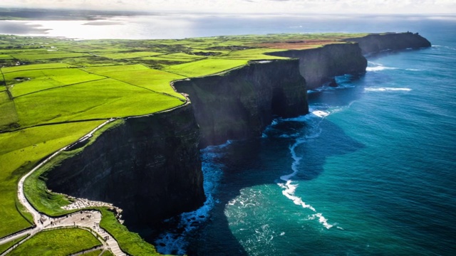 莫赫悬崖的空中鸟瞰图，布伦地区，克莱尔县，爱尔兰视频购买