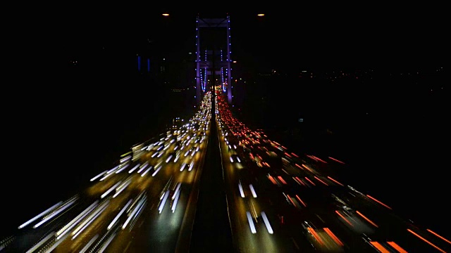 慢镜头汽车灯光追踪夜景博斯普鲁斯大桥视频下载
