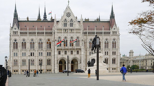 布达佩斯匈牙利议会和久拉雕像Andrássy视频下载