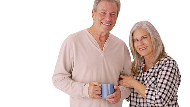美丽的白色老年夫妇在一起微笑视频素材