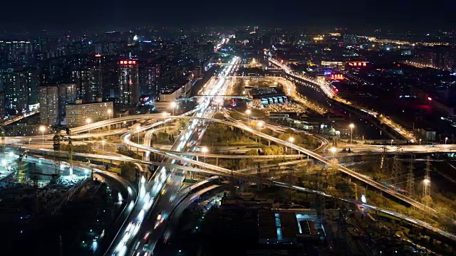 T/L HA RL PAN鸟瞰图繁忙的北京立交桥夜间视频素材