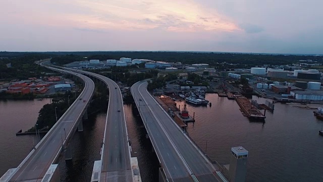 飞越巴尔的摩市城市大桥，马里兰州，美国视频下载