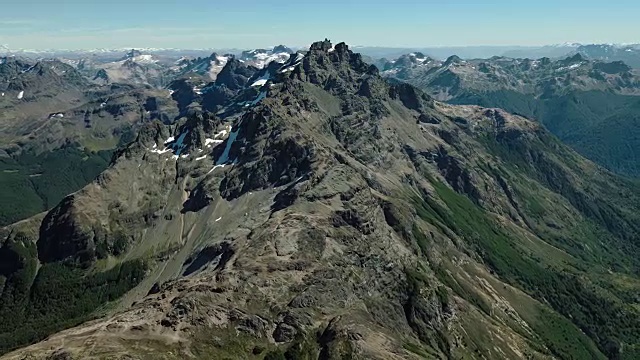 智利巴塔哥尼亚崎岖的山脉视频素材