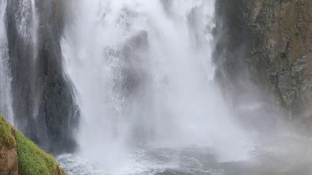 泰国Khao Yai国家公园森林深处的瀑布视频下载
