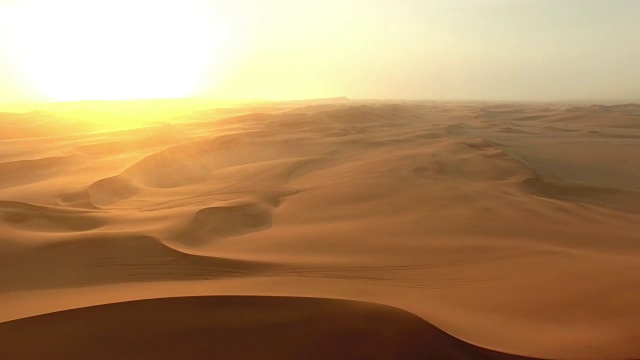 纳米比亚沙漠的最后一缕阳光视频素材