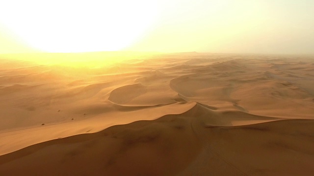 纳米比亚沙漠沙丘上的黄昏视频素材