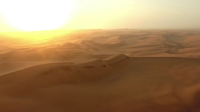 清晨来到纳米比亚沙漠视频素材