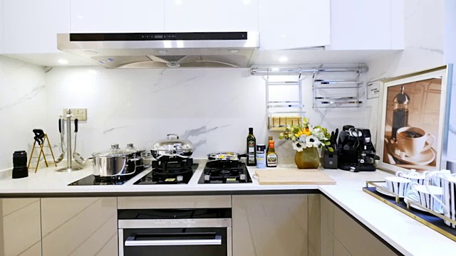 现代厨房的现代器具和设计视频下载